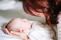 Πως θα μεγαλώσετε ένα ήρεμο και ευτυχισμένο μωρό μετά τον τοκετό;