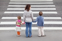 Από ποια ηλικία τα παιδιά μπορούν να διασχίσουν με ασφάλεια ένα δρόμο;