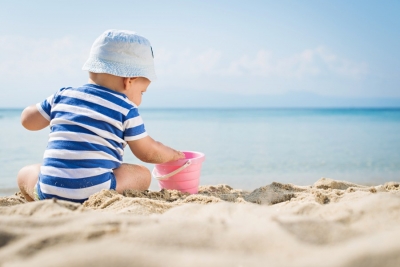 15 νέες εμπειρίες με το μωρό σας στην παραλία!