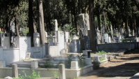 Νεκροταφείο στα Καλύβια: