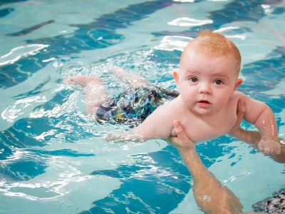 Ήρθε η ώρα το μωρό σας να ξεκινήσει κολυμβητήριο;